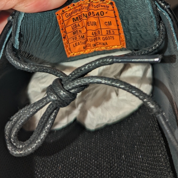 Genuine Grip Mens Shoes 10.5M Work Slip and Oil Resistant Cushion Comfort.New - Picture 12 of 15